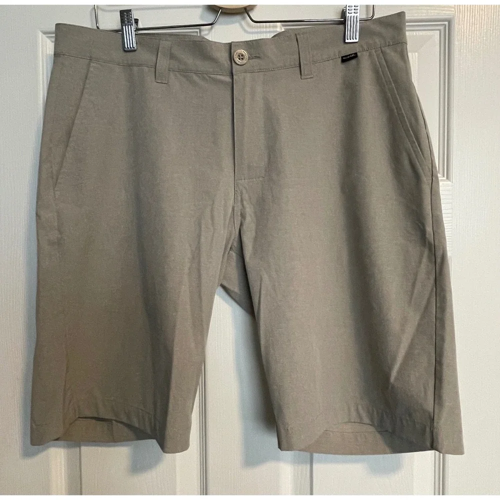 TravisMathew Mens Golf Shorts Size 34‎ Beige Performance Stretch Flat Front